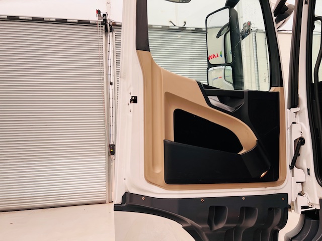 Mercedes Actros 1830 Sleeper Cab Curtainsider