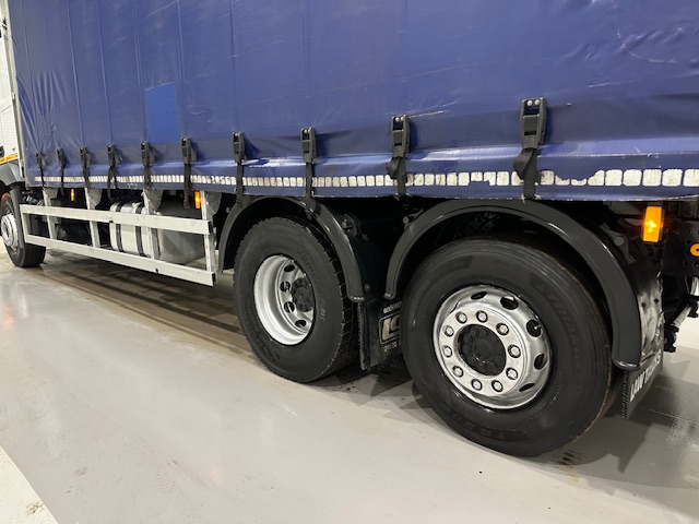 Mercedes Actros 2530 6×2 Sleeper Cab Curtainsider