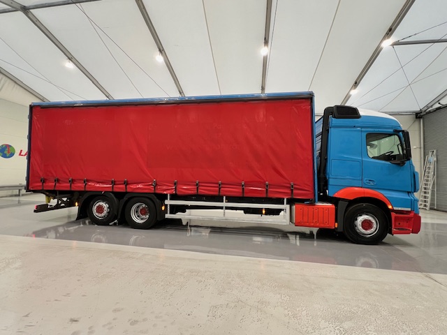 Mercedes Actros 2530 6×2 Sleeper Cab Curtainsider