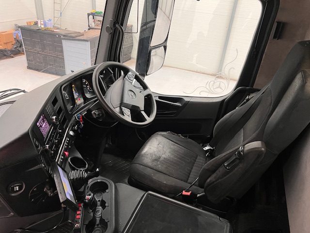Mercedes Arocs 1824 Day Cab Skip Loader
