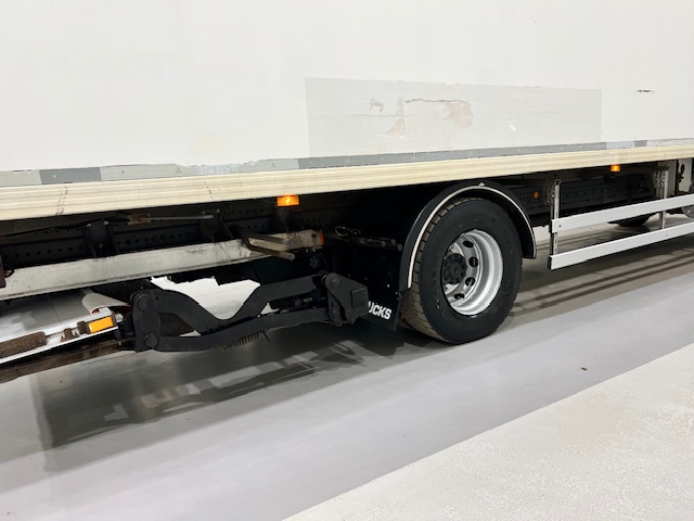 Mercedes Antos 1827 Day Cab Fridge Box