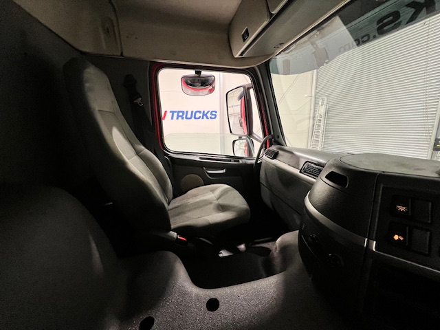 Volvo FM12 340 8×4 Day Cab Chassis Cab