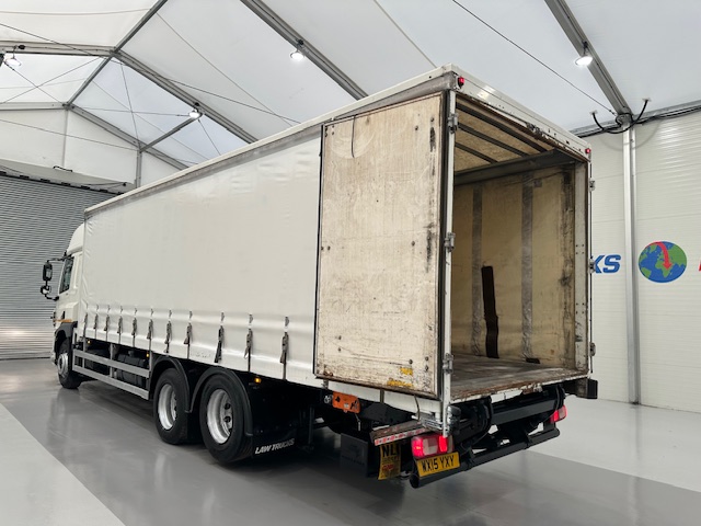 DAF CF 330 6×2 10 Tyre Sleeper Cab Curtainsider