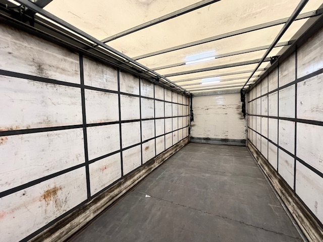 Mercedes Actros 1824 Day Cab Curtainsider
