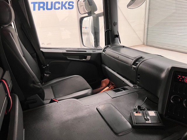 Scania P250 4×2 Sleeper Cab Box Van Manual