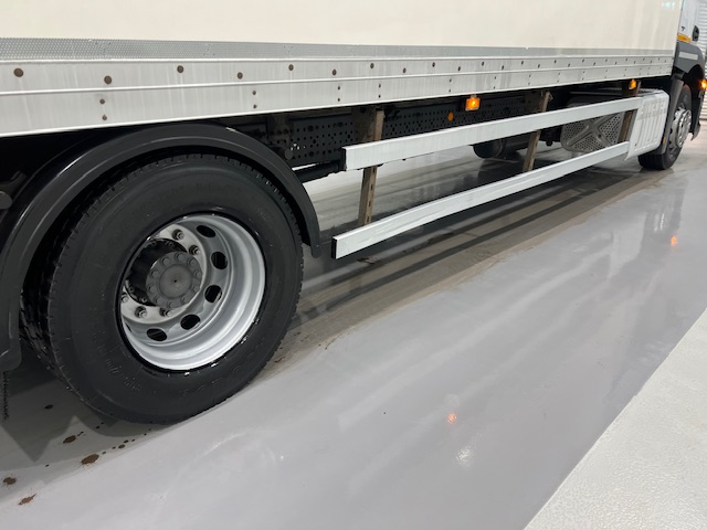 Mercedes Actros 1824 4×2 Sleeper Cab Box Van