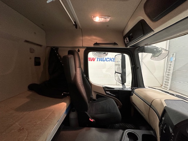 Mercedes Actros 1824 4×2 Sleeper Cab Box Van