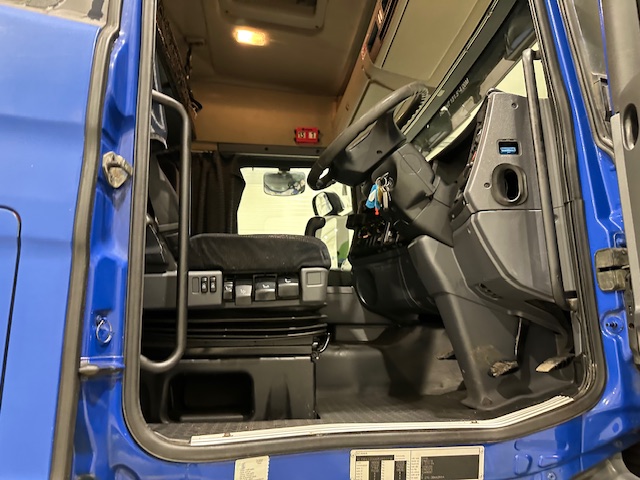 Scania R270 4×2 Sleeper Cab Box Van Manual