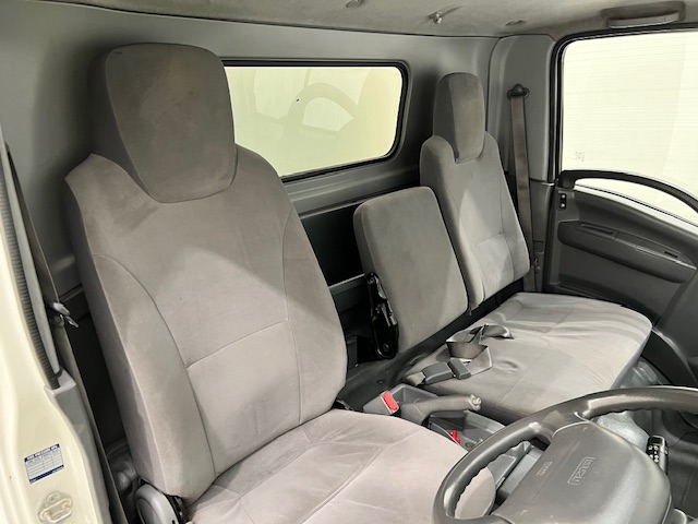Isuzu N75.190 Day Cab Box Van