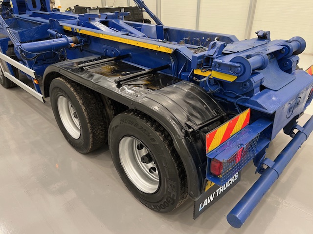 Scania P360 8×4 Day Cab Hookloader Manual