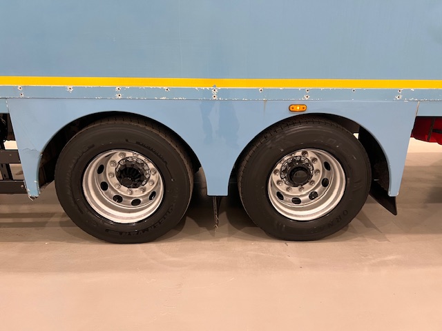 Scania P320 6×2 10 Tyre Rear Lift Insulated Box Van