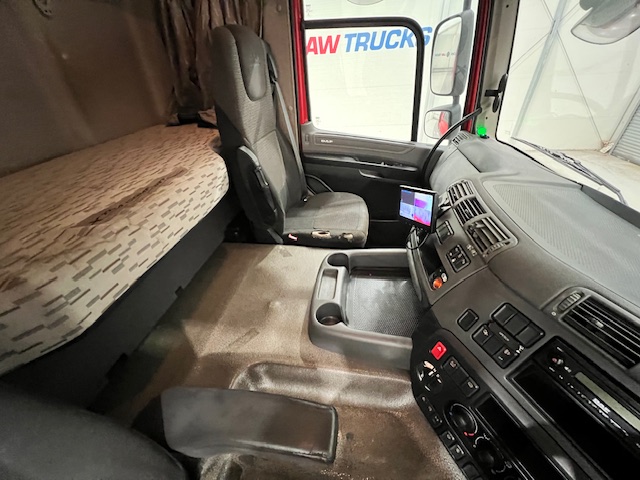 DAF CF 290 6×2 Rear Lift Sleeper Cab Curtainsider
