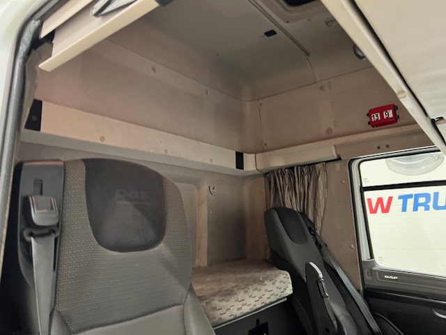 DAF CF 400 4×2 Sleeper Cab Tractor Unit