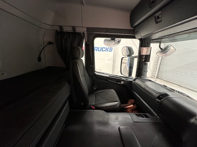 Scania P250 4×2 Sleeper Cab Fridge Box