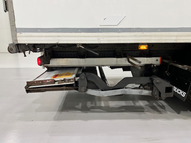 Mercedes Antos 1827 Day Cab Fridge Box
