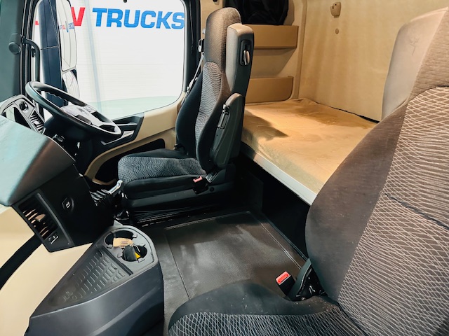 Mercedes Actros 1830 Sleeper Curtainsider Box Van