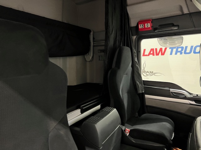 MAN TGM 18.250 4×2 Sleeper Cab Curtainsider