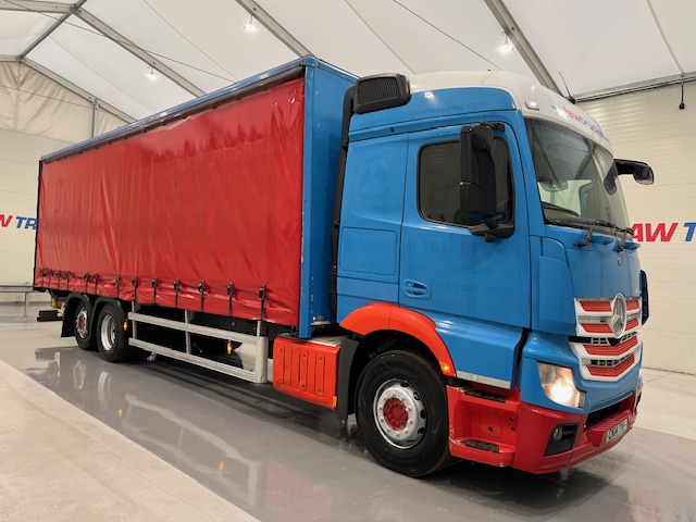 Mercedes Actros 2530 6×2 Sleeper Cab Curtainsider