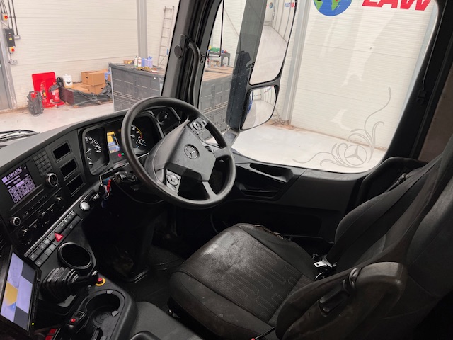 Mercedes Arocs 1824 Day Cab Skip Loader