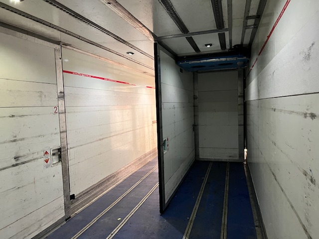 Mercedes Antos 1827 Day Cab Fridge Box