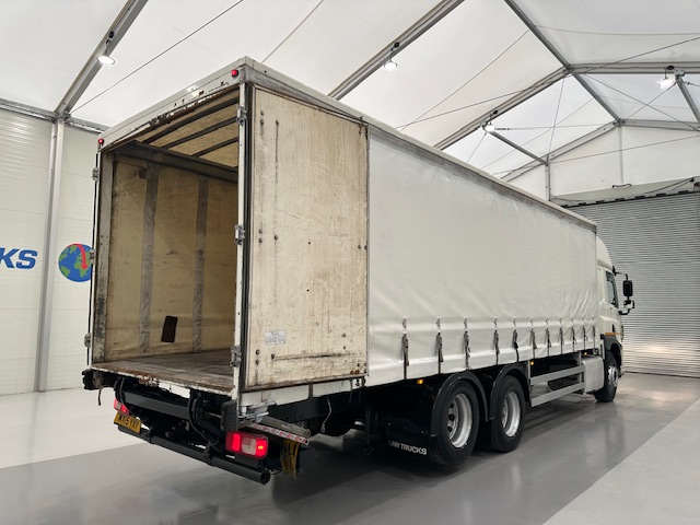 DAF CF 330 6×2 10 Tyre Sleeper Cab Curtainsider