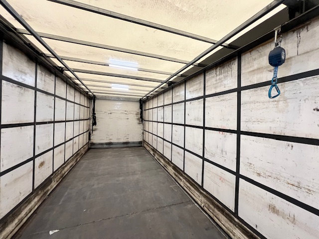 Mercedes Actros 1824 Day Cab Curtainsider