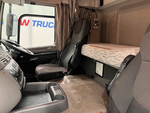 DAF CF 250 Sleeper Cab Curtainsider