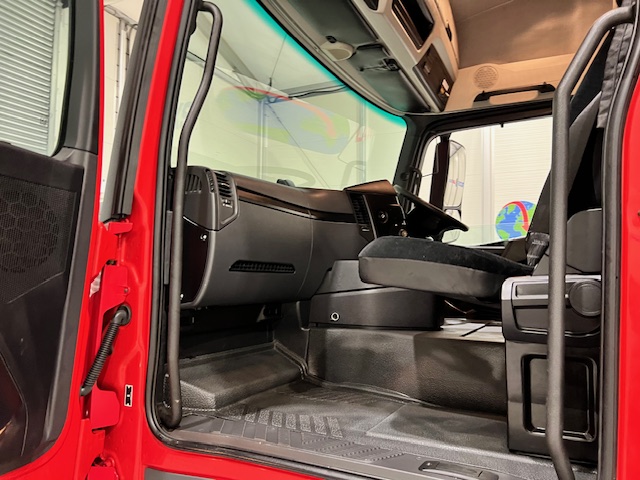 Mercedes Actros 2533 6×2 Sleeper Cab Curtainsider