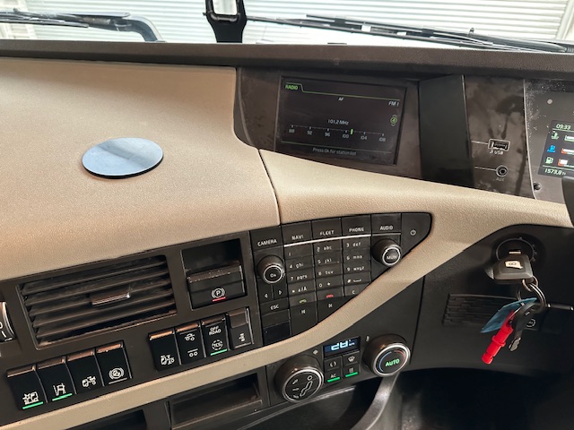 Volvo FH 500 6×2 Midlift Tractor Unit