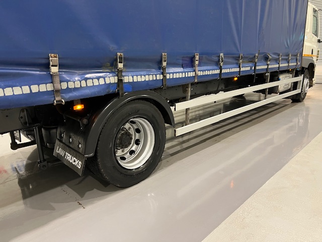 DAF CF 250 4×2 Sleeper Cab Curtainsider
