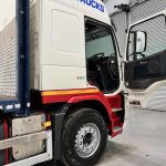 Volvo FM 330 6×2 Rear Lift Sleeper Cab Flatbed - thumbnail