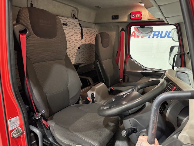 DAF LF 250 Sleeper Cab Curtainsider
