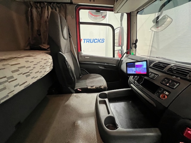 DAF CF 290 6×2 Rear Lift Sleeper Cab Curtainsider