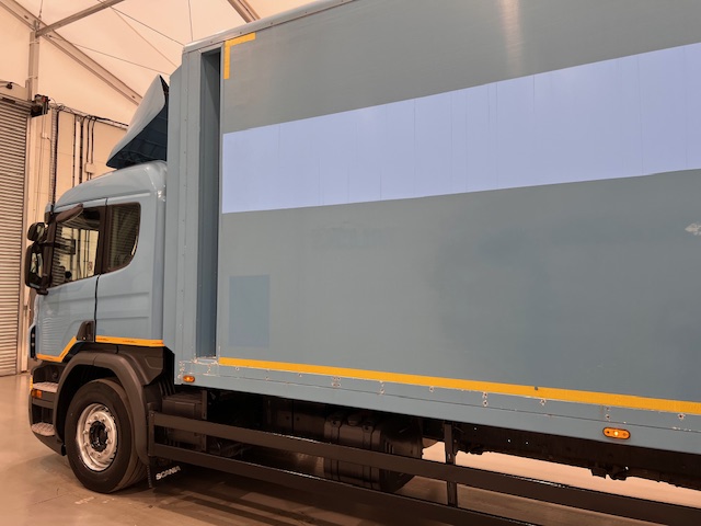 Scania P320 6×2 10 Tyre Rear Lift Insulated Box Van