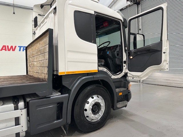 Scania P94 230 4×2 Sleeper Cab Flatbed