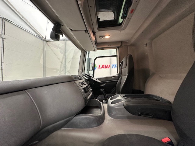 DAF  CF 290 6×2 Rear Steer Fridge Box