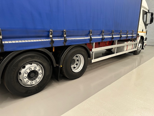 Iveco Stralis 360 6×2 Rear Steer Curtainsider