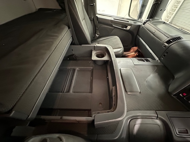 Scania P250 4×2 Sleeper Cab Fridge Box