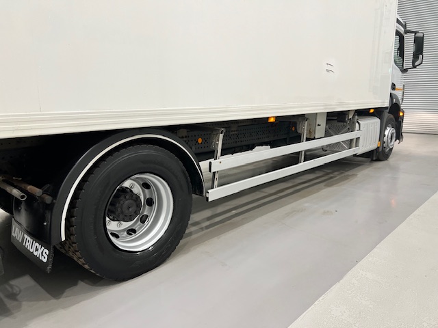 Mercedes Antos 1827 Day Cab Fridge Box