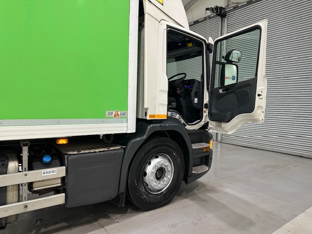 Scania P280 6×2 Rear Lift Day Cab Fridge Box