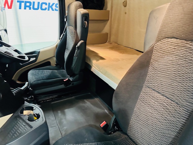 Mercedes Actros 1830 Sleeper Curtainsider Box Van