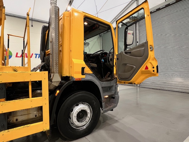 DAF CF75 310 6×4 Day Cab Gritter