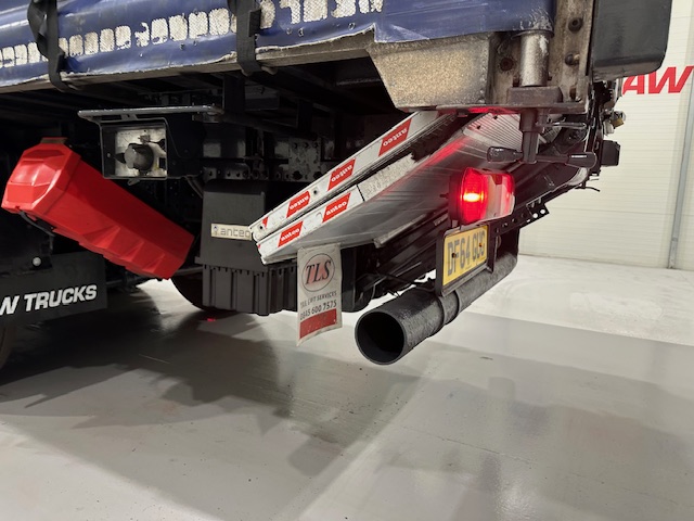 Mercedes Actros 2530 6×2 Sleeper Cab Curtainsider