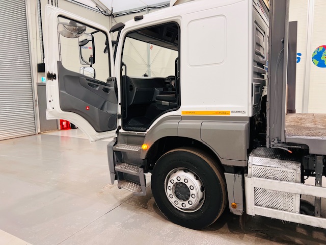 Mercedes Axor 1824 Sleeper Cab Flatbed