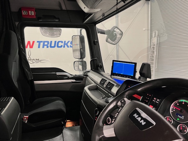 MAN TGM 18.250 4×2 Sleeper Cab Curtainsider