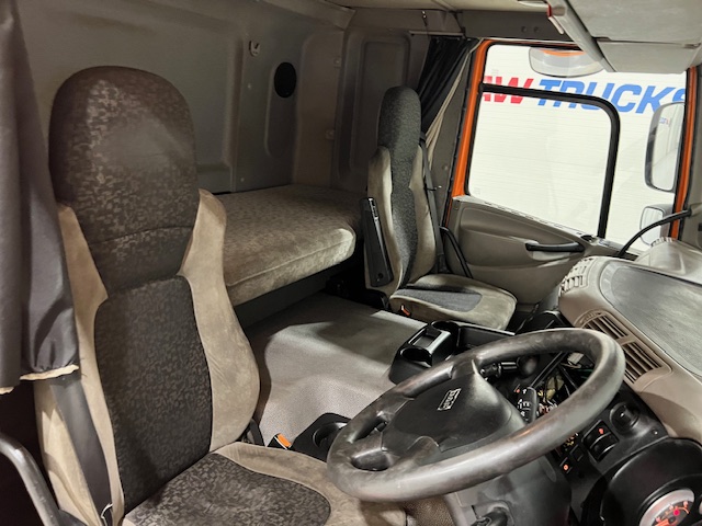 DAF CF65 220 Sleeper Cab Curtainsider