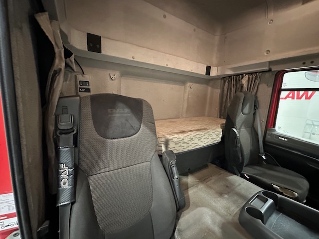 DAF CF 290 6×2 Rear Lift Sleeper Cab Curtainsider