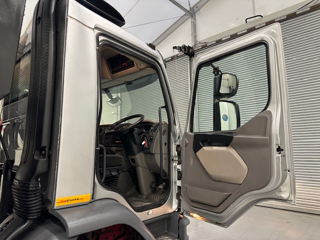 DAF LF 220 Day Cab Skip Loader