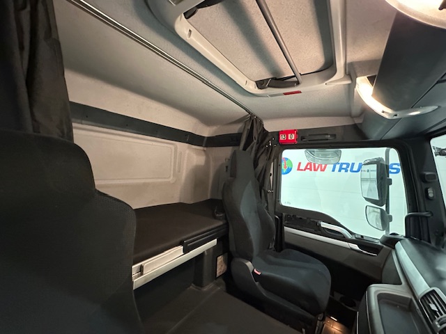 MAN TGM 18.250 4×2 Sleeper Cab Curtainsider