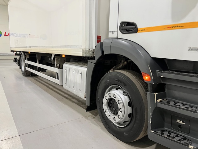 Mercedes Antos 1827 Day Cab Fridge Box